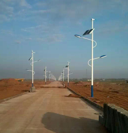 使用led路燈頭的太陽能路燈